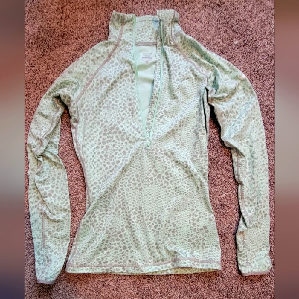 Nike running top